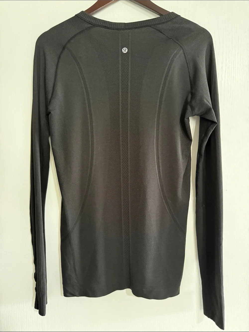 lululemon athletica Black Long Sleeve Swiftly Seamless Performance Top - Picture 3 of 3